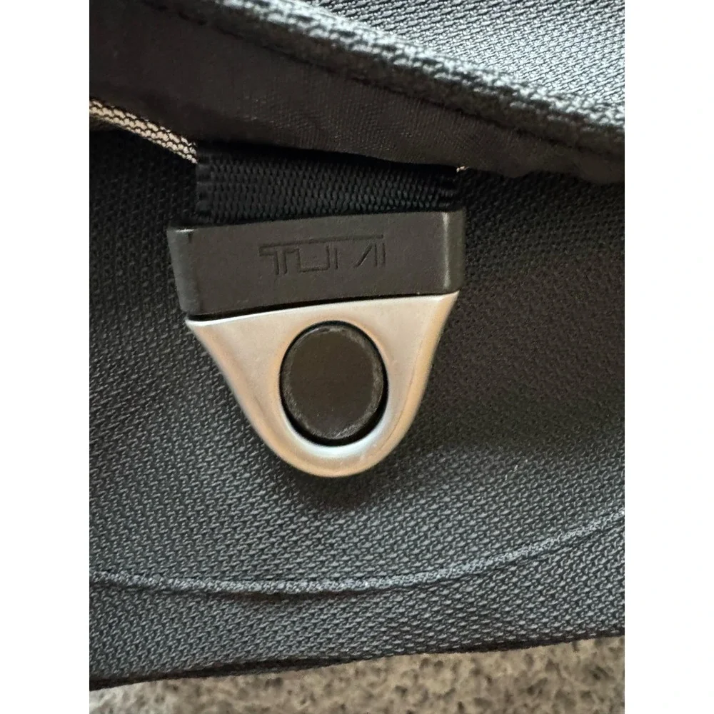 Tumi T3 Traveler‎ Carry On Adjustable Canvas Crossbody Messenger Bag Black
